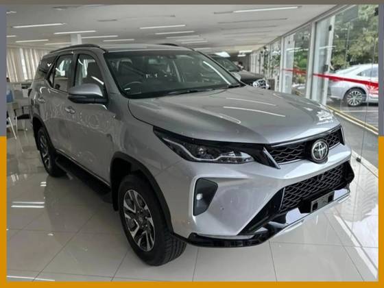 TOYOTA HILUX SW4 2.8 D-4D TURBO DIESEL SRX PLATINUM 7L 4X4 AUTOMÁTICO